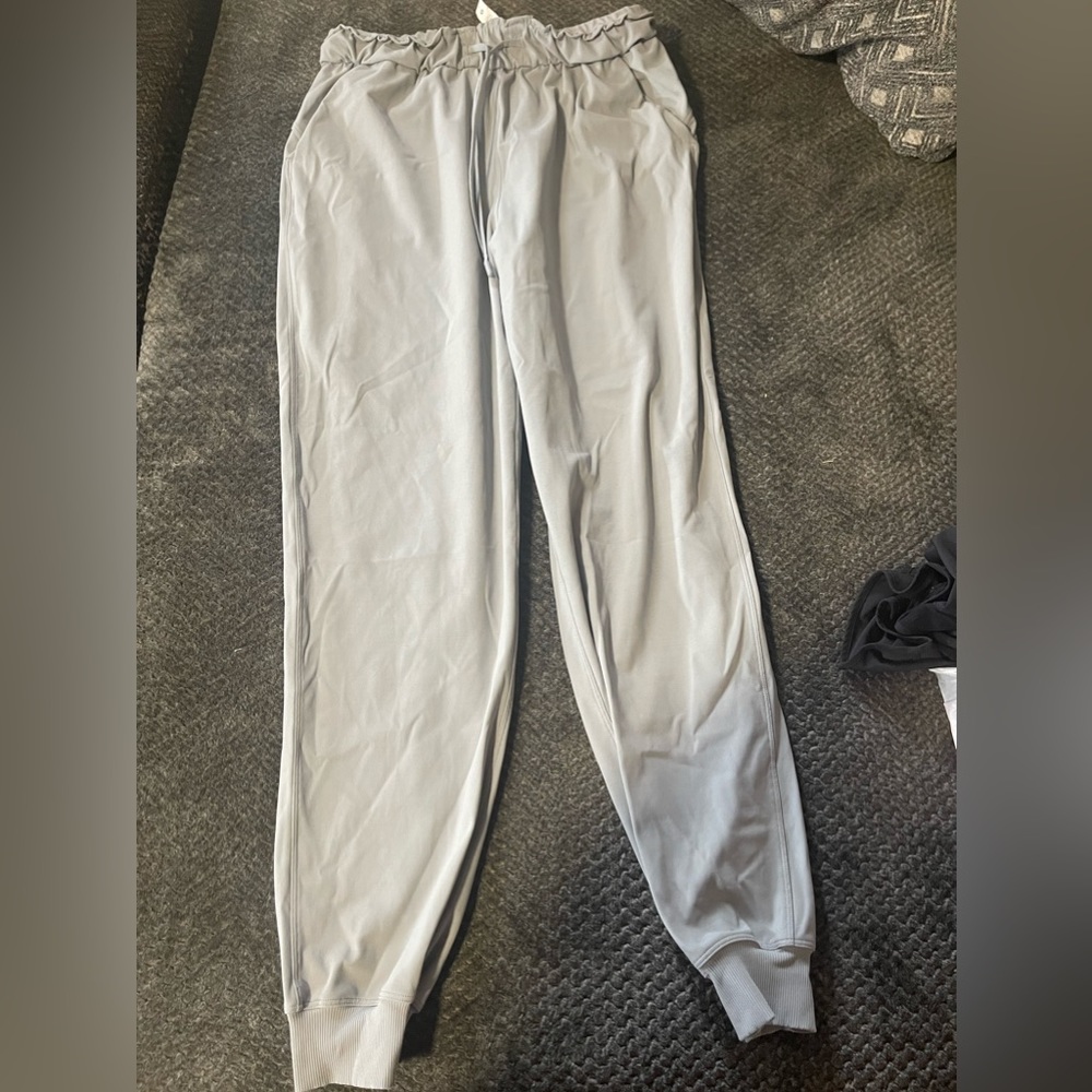Like new size 8 Lululemon joggers